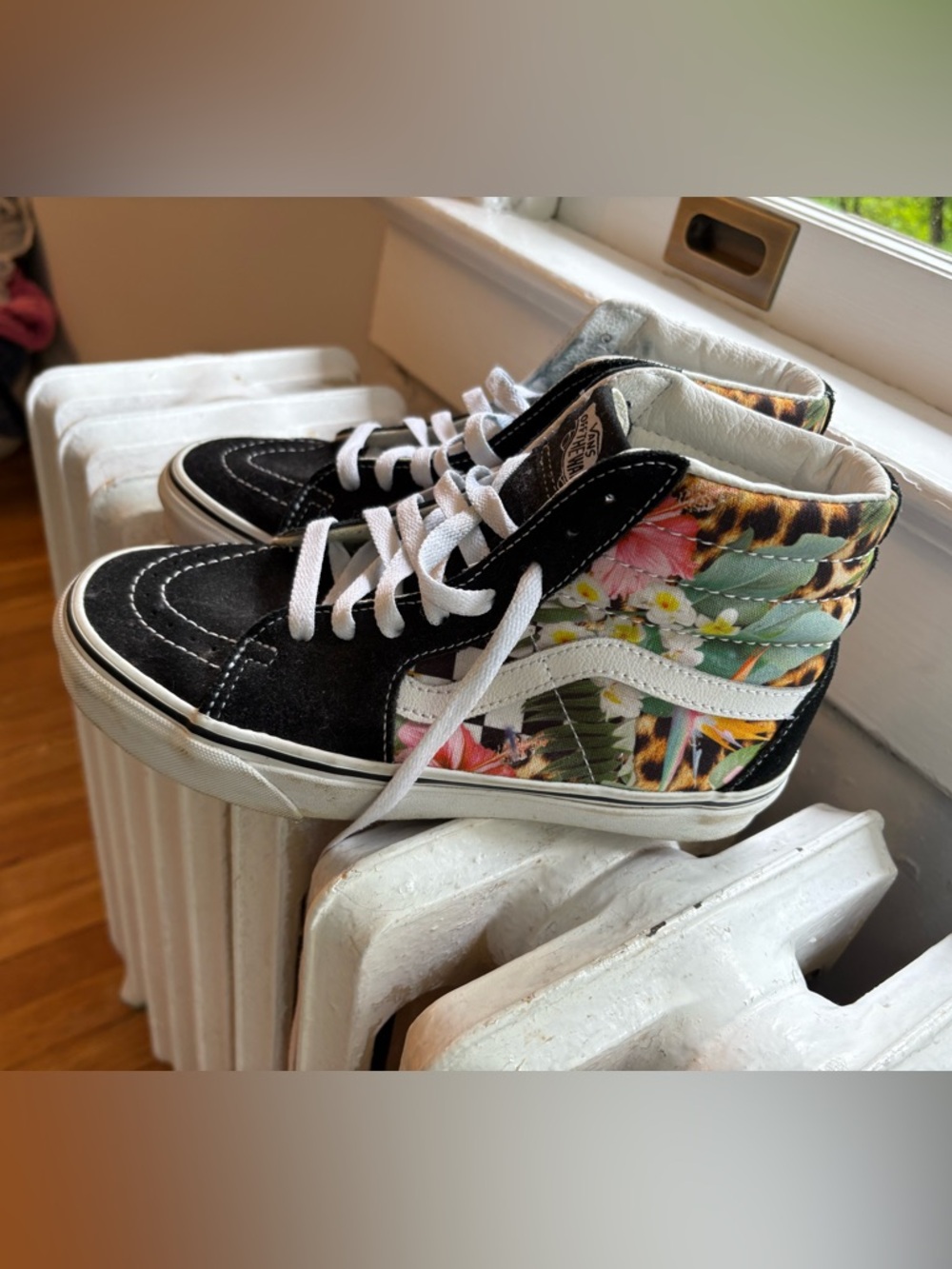 Vans Tropical Flower Women's High Tops. Size 7.5